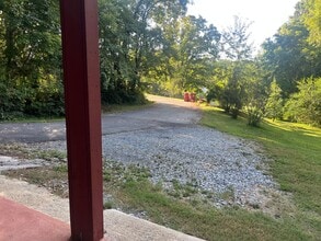 8 Vine Ln in Johnson City, TN - Building Photo - Building Photo