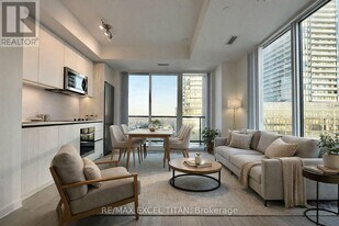 5858-5858 Yonge St in Toronto, ON - Building Photo