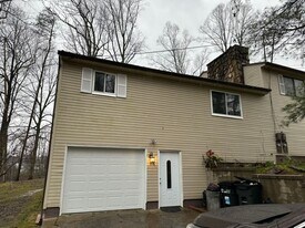 96-106 Forest Dr in Parkersburg, WV - Building Photo