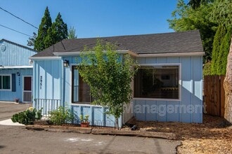 2951 D St NE in Salem, OR - Building Photo - Building Photo