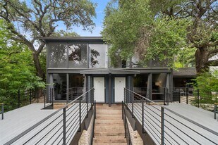 1501 Rockdale Cir in Austin, TX - Building Photo