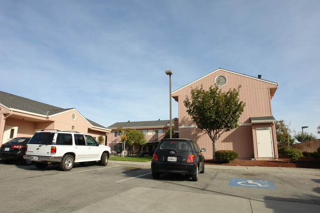 Mariposa Apartments in Salinas, CA - Building Photo - Building Photo