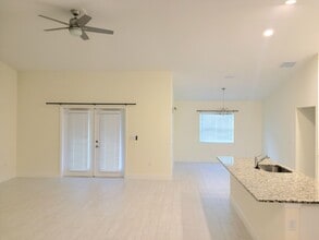 941 SW California Blvd in Port St. Lucie, FL - Building Photo - Building Photo