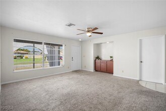 9721 Deerfoot Dr in Ft. Myers, FL - Foto de edificio - Building Photo