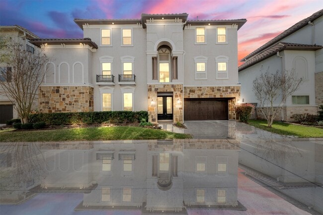 908 Amelia St