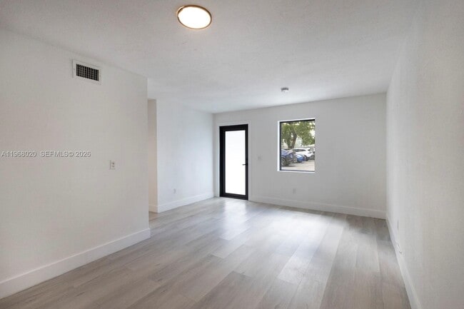 37 NW 59th St in Miami, FL - Foto de edificio - Building Photo