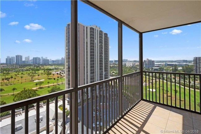 20301 W Country Club Dr-Unit -1629 in Aventura, FL - Building Photo - Building Photo