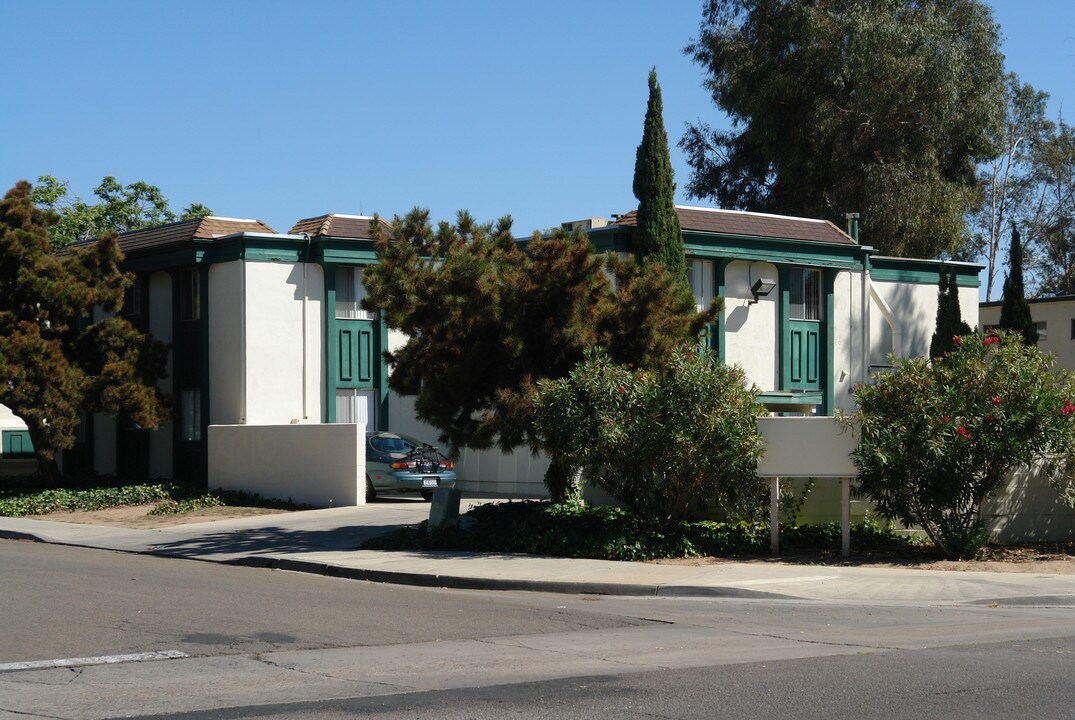 1001 Decker St in El Cajon, CA - Foto de edificio