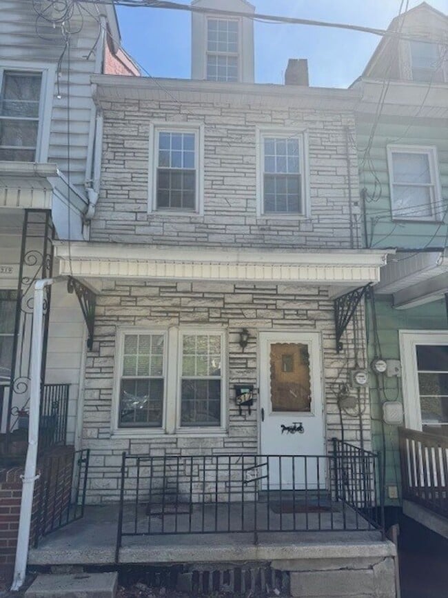 property at 517 E Arch St