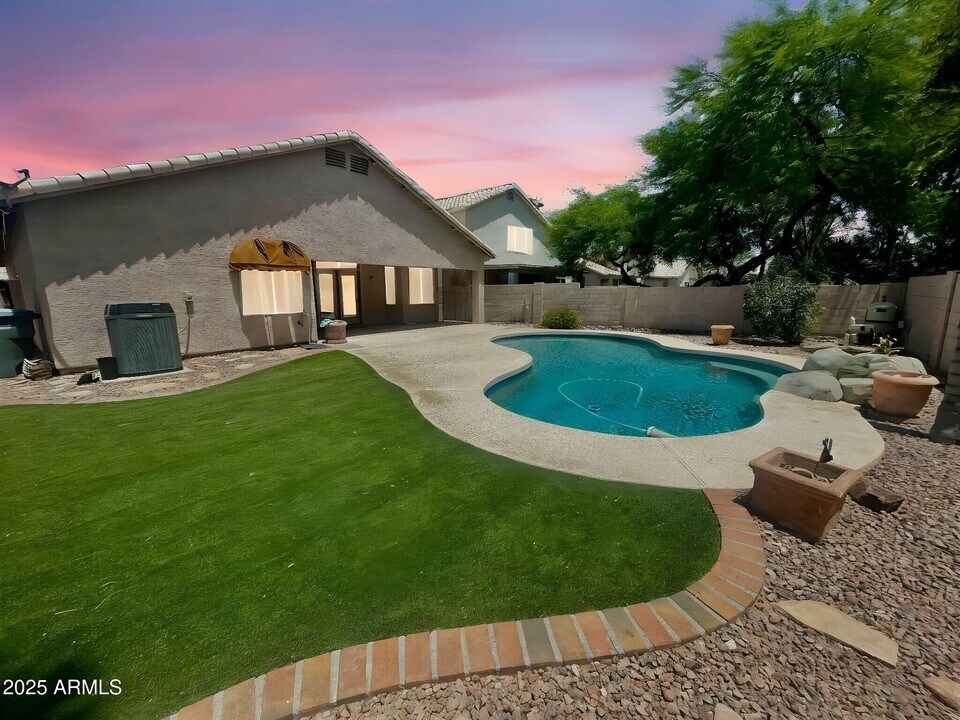1115 W Waltann Ln in Phoenix, AZ - Building Photo