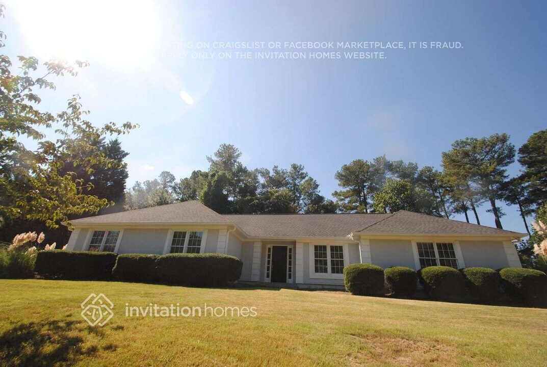 3061 Lakecrest Dr in Dacula, GA - Building Photo