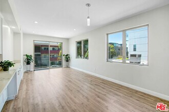 11753 Iowa Ave in Los Angeles, CA - Building Photo - Building Photo