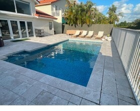 10570 NW 51st St in Doral, FL - Building Photo - Building Photo