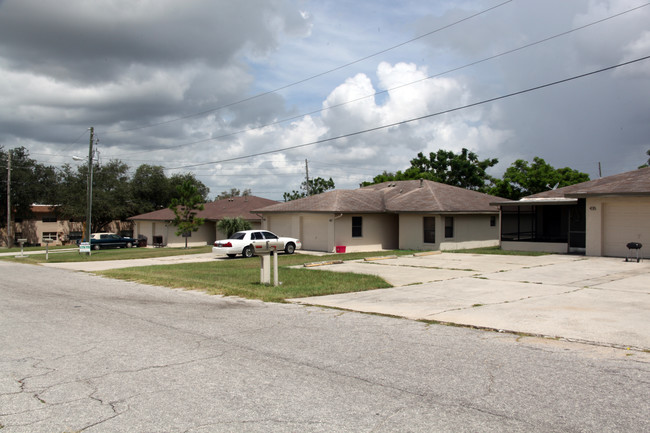 410 Domaris Ave in Lake Wales, FL - Foto de edificio - Building Photo