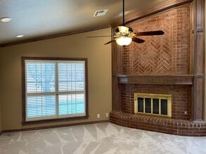 1604 Lakeshore Dr in Edmond, OK - Building Photo - Building Photo