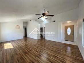 6817 Alamar Way in Elk Grove, CA - Building Photo - Building Photo