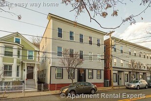 137 Columbia St, Unit #1L in Cambridge, MA - Building Photo