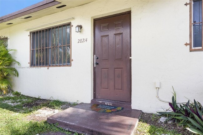 28214 SW 143rd Ct in Homestead, FL - Building Photo - Building Photo
