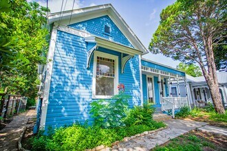627 E Guenther St in San Antonio, TX - Building Photo - Building Photo