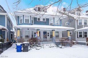 6911 Franklin Blvd in Cleveland, OH - Building Photo