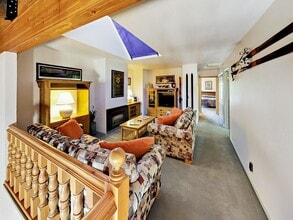 8014 Sunnyoak Cir in Cottonwood Heights, UT - Building Photo - Building Photo