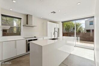 1337 E Polk St in Phoenix, AZ - Building Photo - Building Photo