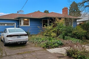 6416 NE 35th Pl in Portland, OR - Building Photo