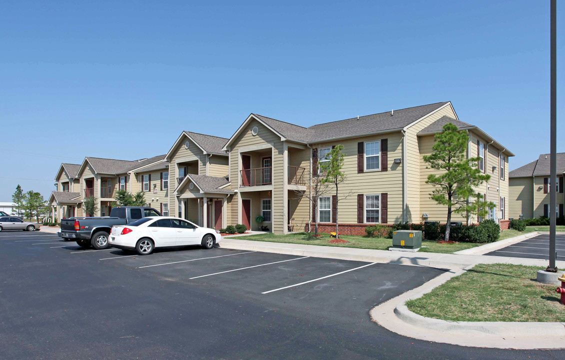 Elizabeth Place Apartments in El Reno, OK - Building Photo