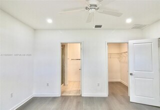 561 NE 6th Pl in Florida City, FL - Building Photo - Building Photo