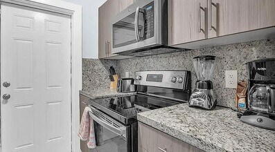 401 Hibiscus Ave in Pompano Beach, FL - Building Photo - Building Photo