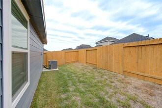 16787 N Marie Vlg Dr in Conroe, TX - Building Photo - Building Photo