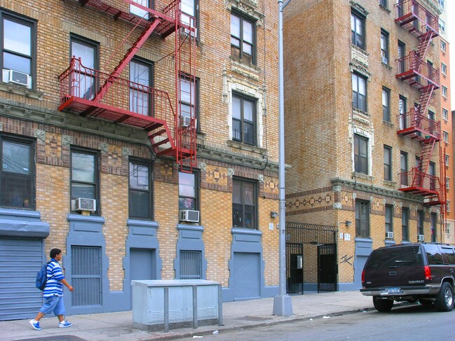 957 Kelly St in Bronx, NY - Foto de edificio - Building Photo