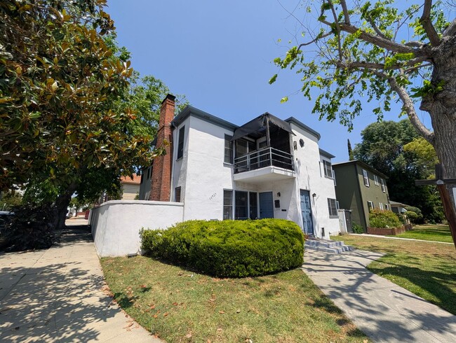 property at 10923-10925 Camarillo St