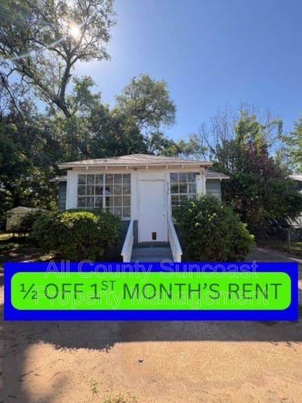 property at 2134 Saxon St