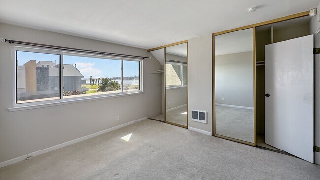 7 Embarcadero West in Oakland, CA - Building Photo - Building Photo