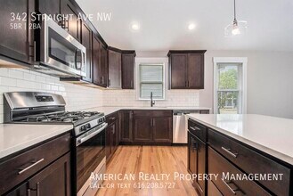 342 Straight Ave NW in Grand Rapids, MI - Building Photo - Building Photo