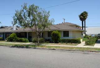 7551 Volga Dr in Huntington Beach, CA - Building Photo - Building Photo