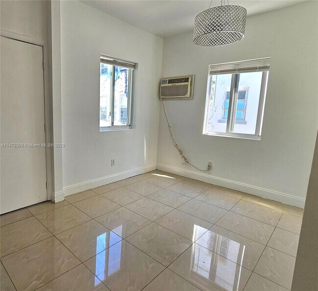 977 SW 5th St-Unit -#3 in Miami, FL - Building Photo - Building Photo