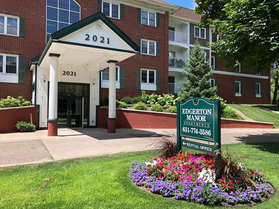 Edgerton Manor in Maplewood, MN - Foto de edificio