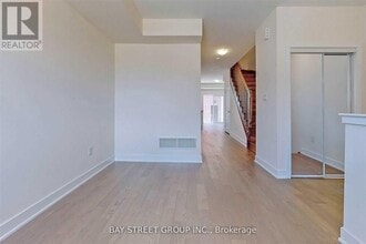 109 Frederick Tisdale Dr in Toronto, ON - Building Photo - Building Photo