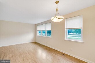 9754 E Roosevelt Blvd in Philadelphia, PA - Building Photo - Building Photo