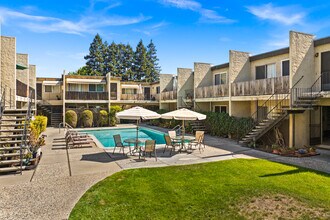 Pruneyard Apartments in Campbell, CA - Foto de edificio - Building Photo