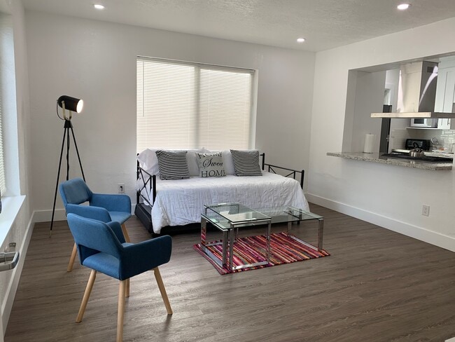 7431 Dickens Ave, Unit #1 in Miami Beach, FL - Building Photo - Building Photo
