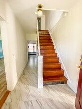 8 Howe St, Unit 1 in Augusta, ME - Building Photo - Building Photo