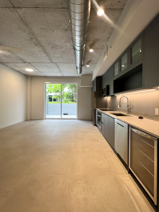 73 NW 30th St, Unit S1 in Miami, FL - Building Photo