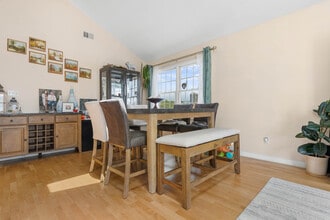 318 77th St, Unit #B in North Bergen, NJ - Foto de edificio - Building Photo