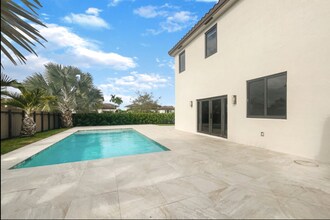 12856 SW 227th St in Goulds, FL - Foto de edificio - Building Photo