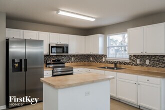 1240 Loquat Ct in Green Cove Springs, FL - Foto de edificio - Building Photo