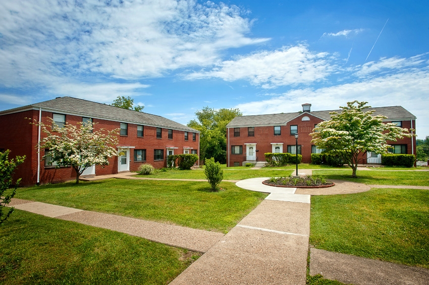 Hoodridge Court Apartments and Townhomes in Pittsburgh, PA - Building Photo