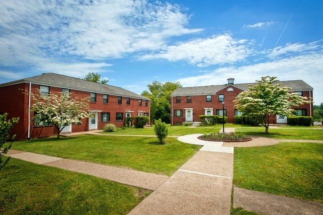 Hoodridge Court Apartments and Townhomes